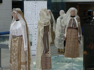 Costume populare româneşti: bună opţiune