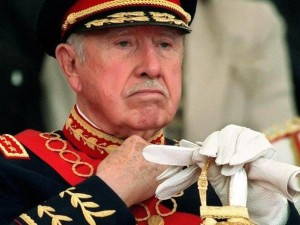 Maiorul nostru era mult mai tânăr deecât generalul Pinochet; şi, în mod cert, mai puţin conservator. dar în rest...