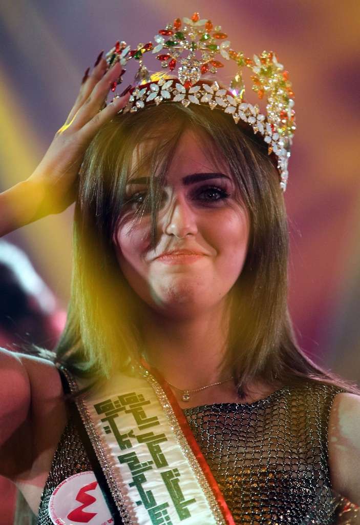 Cam prea plinuţă, după gustul meu. Dar cu ochi tare frumoşi, precum şi cu un curaj absolut excepţional, care merită tot, dar chiar tot respectul: Miss Irak 2015.